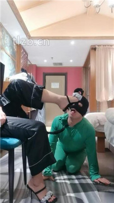 图片[11]_【冷御绳艺导师】胯下遛狗/脚喂食/踩踏/品尝臭脚_HD绳艺资源