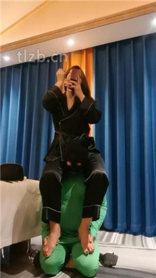 图片[4]_【冷御绳艺导师】物化人体家具-骑脖化妆_HD绳艺资源