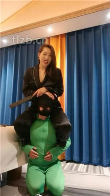 图片[10]_【冷御绳艺导师】物化人体家具-骑脖化妆_HD绳艺资源