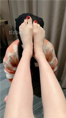 【思诺】臭脚丫捂脸/居高临下让狗舔脚_HD绳艺资源
