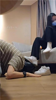 图片[5]_【广州上头姐妹s】跪舔小白鞋白袜/踩踏/裸足插嘴_HD绳艺资源