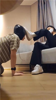 图片[7]_【广州上头姐妹s】跪舔小白鞋白袜/踩踏/裸足插嘴_HD绳艺资源