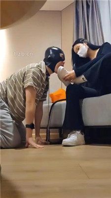 图片[9]_【广州上头姐妹s】跪舔小白鞋白袜/踩踏/裸足插嘴_HD绳艺资源