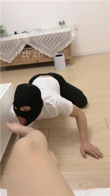 图片[11]_【新疆王祖贤】跪舔白袜脚/塞嘴踩踏_HD绳艺资源