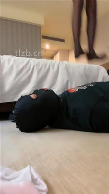 图片[2]_【雅儿】双S-黑丝-帆布鞋踩踏/闻白袜臭鞋窝_HD绳艺资源