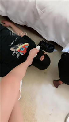 图片[3]_【雅儿】双S-黑丝-帆布鞋踩踏/闻白袜臭鞋窝_HD绳艺资源