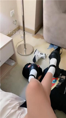 图片[18]_【雅儿】双S-黑丝-帆布鞋踩踏/闻白袜臭鞋窝_HD绳艺资源