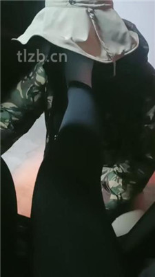 【嗯哼】停车场-跪舔原味白袜脚_HD绳艺资源