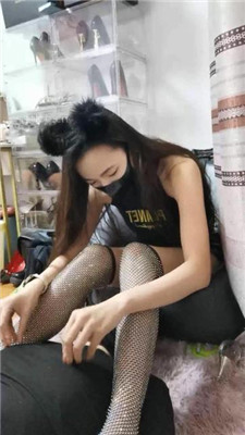 图片[2]_【皮皮】漂亮女郎-性感大长腿踩脚垫_HD绳艺资源