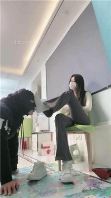 【月影儿】瑜伽裤白袜调/全体重踩踏深喉_HD绳艺资源