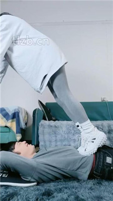 图片[7]_【幽魅】运动鞋白袜全体重踩地毯/白袜蹂躏狗脸_HD绳艺资源