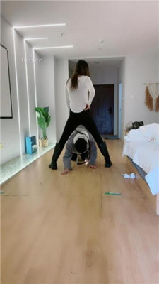 图片[13]_【琪琪美美子】调03年小奶狗-跪舔长靴/踩踏骑马/钻胯_HD绳艺资源