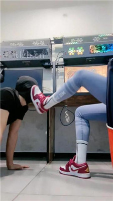 图片[3]_【小妮】网吧-电竞桌底甘愿做奴【完整版】_HD绳艺资源