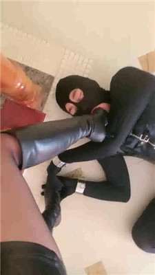 图片[18]_【高傲】胯下辱/重度训练/长靴美腿虐杀/口水吐脸_HD绳艺资源