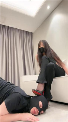 【糯糯】提档/耳光/踹脸/恋足狂舔_HD绳艺资源