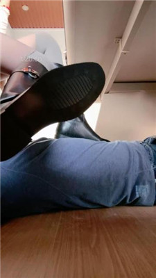 图片[3]_【沅芷大人】办公室长靴无意识踩狗【上】_HD绳艺资源