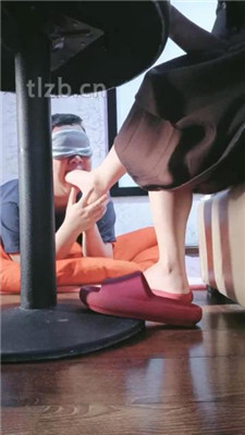 【嗯哼】桌底视角-裸足恋足舔_HD绳艺资源