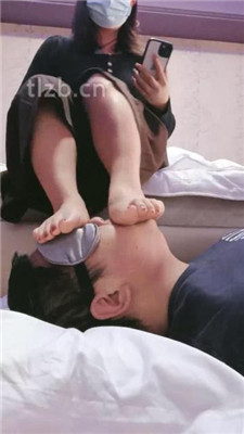 图片[4]_【嗯哼】桌底视角-裸足恋足舔_HD绳艺资源