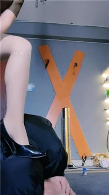 【东营天香百合】胯下骑狗脖/掐乳/高跟肉丝踩狗头_HD绳艺资源