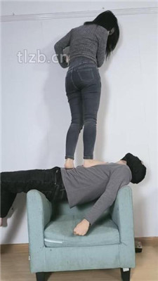 【稚主】裸足全体重踩人体桥梁/臭脚捂脸/脚插嘴_HD绳艺资源