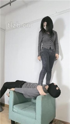 图片[5]_【稚主】裸足全体重踩人体桥梁/臭脚捂脸/脚插嘴_HD绳艺资源