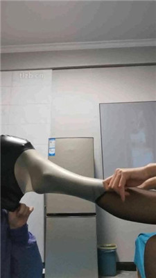 【皮皮】邻居小弟偷闻臭鞋被发现_HD绳艺资源