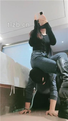 【妮蔻】长靴踩狗头/人肉座椅/踩踏/舔脏鞋底/闻鞋闻白袜_HD绳艺资源