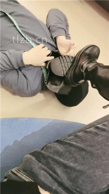 图片[10]_【妮蔻】长靴踩狗头/人肉座椅/踩踏/舔脏鞋底/闻鞋闻白袜_HD绳艺资源