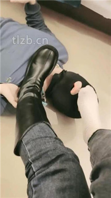 图片[11]_【妮蔻】长靴踩狗头/人肉座椅/踩踏/舔脏鞋底/闻鞋闻白袜_HD绳艺资源