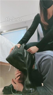 图片[12]_【妮蔻】长靴踩狗头/人肉座椅/踩踏/舔脏鞋底/闻鞋闻白袜_HD绳艺资源