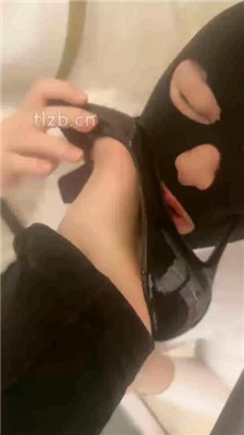 图片[9]_【亚兮】桌底狂舔脏鞋臭袜/坐脸窒息_HD绳艺资源