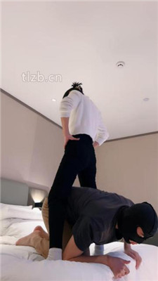 图片[18]_【孤傲女帝】长靴踩踏/重度踢踹/白袜蹂躏/腿绞转胯【双视角版】_HD绳艺资源