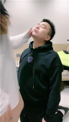 【小羊】跪舔白棉袜/提档/臭脚捂脸/踩踏/胯下辱_HD绳艺资源