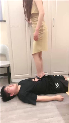 图片[18]_【乔伊】高跟凉鞋碾压踩/虐乳/抽耳光/坐脸窒息/喝圣水_HD绳艺资源