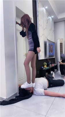 图片[17]_【麋鹿银儿】黑丝高跟长腿/骑马转胯/腿绞/踩狗爪/插嘴_HD绳艺资源