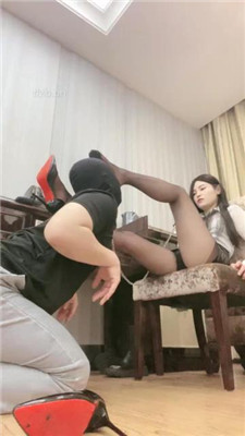 图片[6]_【甜一】狗链拴狗-黑丝高跟美腿诱惑-踩踏插嘴_HD绳艺资源