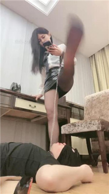 图片[12]_【甜一】狗链拴狗-黑丝高跟美腿诱惑-踩踏插嘴_HD绳艺资源