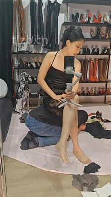 图片[17]_【猫爷】恶毒继母S-黑丝脚踩虐/脚耳光/插嘴/舔内裤_HD绳艺资源