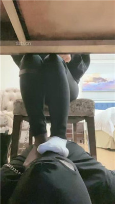 图片[4]_【甜一】桌底视角-臭脚丫熏狗奴_HD绳艺资源