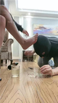 图片[19]_【甜一】桌底视角-臭脚丫熏狗奴_HD绳艺资源