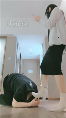 【妮蔻】短靴女神碾压踩/胯下辱/清理脏鞋/深喉/黑船袜捂脸_HD绳艺资源