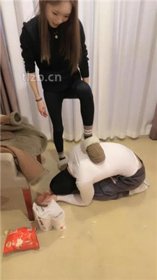 图片[10]_【欣然莫】雪地靴玩虐/耳光/喂食/口水/人体烟灰缸_HD绳艺资源