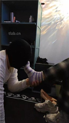 图片[3]_【重庆沐子】嘴叼鞋爬行/清理脏鞋/踩踏臭脚捂脸_HD绳艺资源