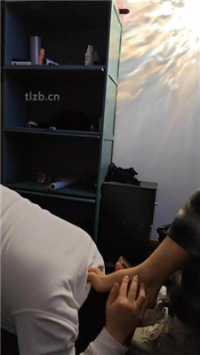 图片[4]_【重庆沐子】嘴叼鞋爬行/清理脏鞋/踩踏臭脚捂脸_HD绳艺资源