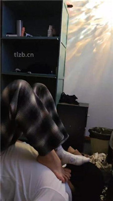 图片[6]_【重庆沐子】嘴叼鞋爬行/清理脏鞋/踩踏臭脚捂脸_HD绳艺资源