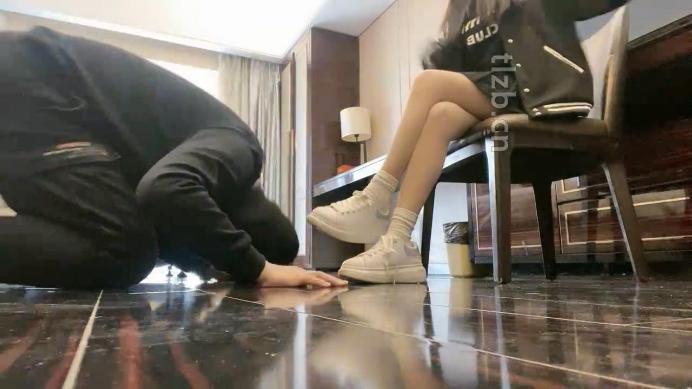 【zaizz】小白鞋肉丝踩/狠抽耳光/高难度挑战跳踩转胯【完整版】_HD绳艺资源