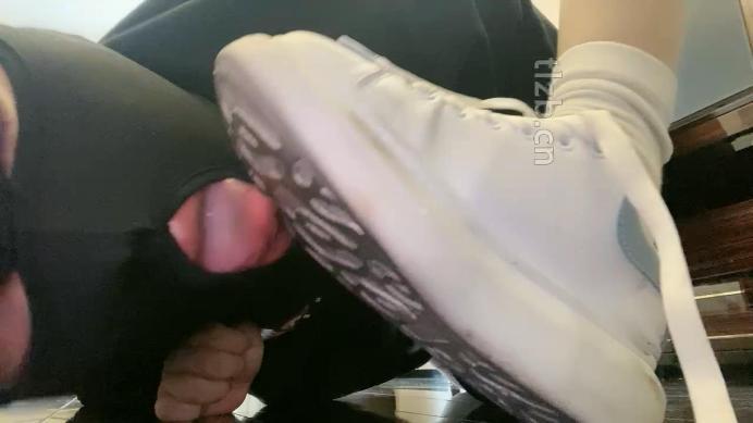 图片[5]_【zaizz】小白鞋肉丝踩/狠抽耳光/高难度挑战跳踩转胯【完整版】_HD绳艺资源