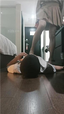 图片[2]_【米小唐】胯下辱/高跟黑丝踩地毯狗_HD绳艺资源