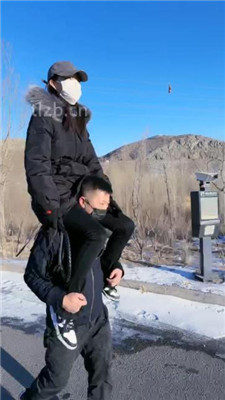 图片[2]_【沐夏夜】户外景区溜双狗_HD绳艺资源