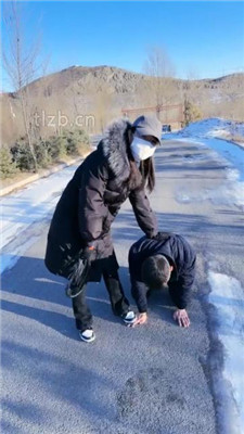 图片[4]_【沐夏夜】户外景区溜双狗_HD绳艺资源